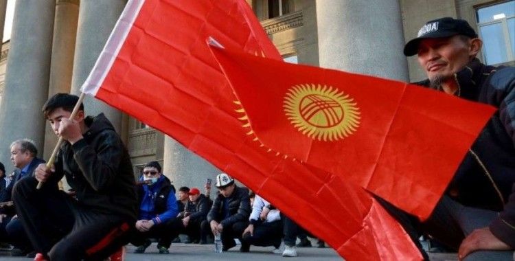 Kırgızistan'da Başbakan Caparov, Cumhurbaşkanlığı yetkilerini devraldı