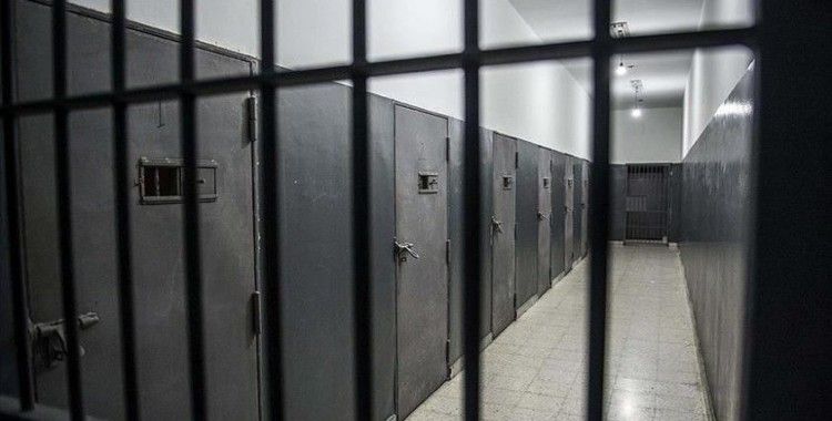 İsrail açlık grevindeki 60 Filistinliyi tek kişilik hücrelere naklediyor