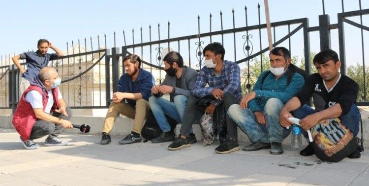 Düzensiz göçmenlerin umut yolculuğu Diyarbakır'da son buldu