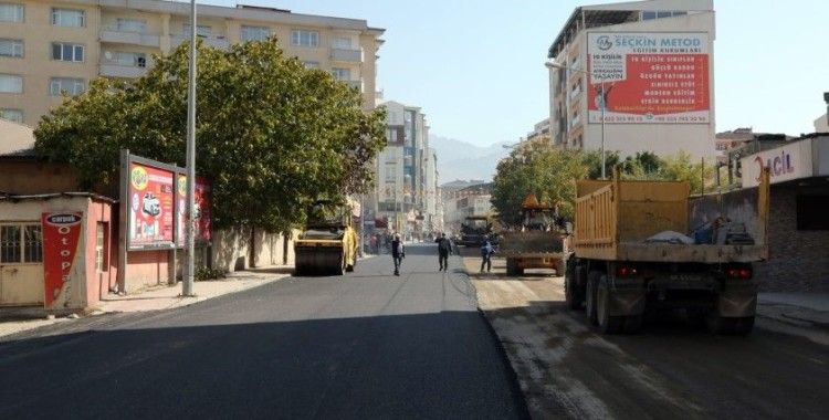 Büyükşehir, Uzun Sokağı asfaltlıyor