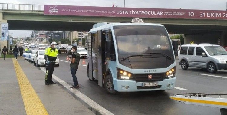 İstanbul Maltepe'de denetimlerde bir yolcu minibüsüne ve ticari taksiye ceza kesildi