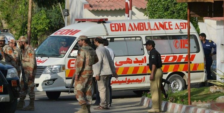 Pakistan'da yolcu otobüsü patladı: 6 yaralı