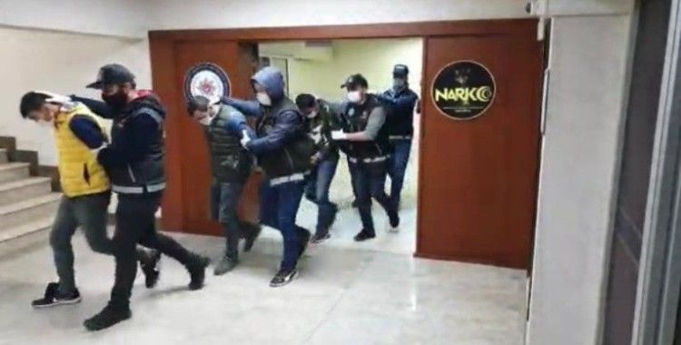 Sakarya'da 152 polisin katılımı ile şafak operasyonu