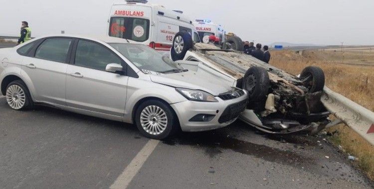 Köprüköy'de trafik kazası: 9 yaralı