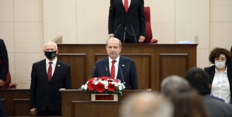 Ersin Tatar, yemin ederek göreve başladı