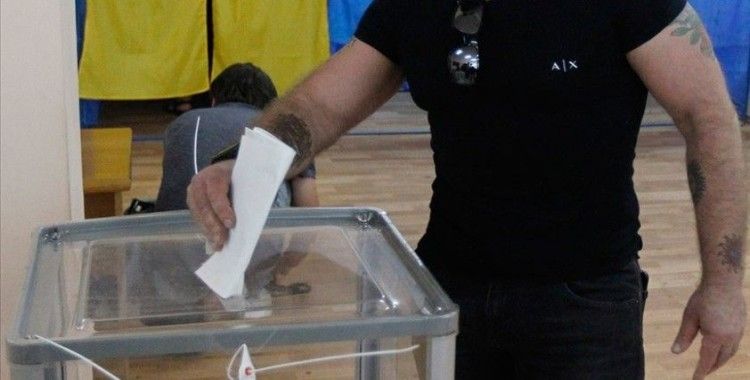 Ukraynalılar yerel seçimlerde oy kullandı