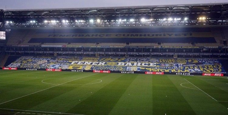  Fenerbahçe taraftarından dev pankart