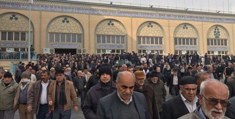 İran borsası mağdurları meclis önünde protesto düzenledi