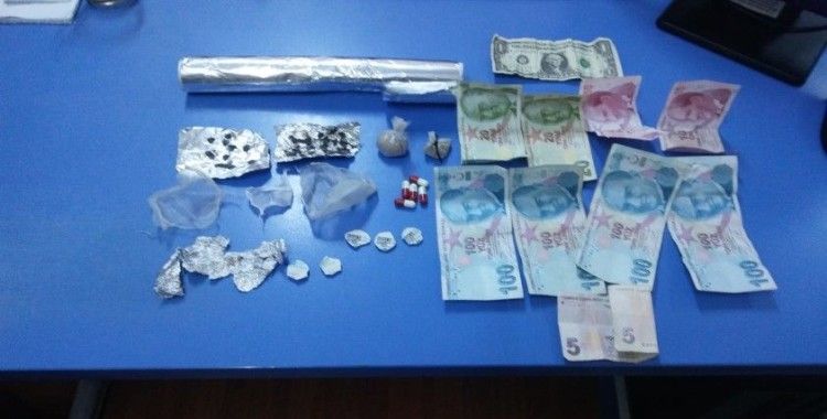 Afyonkarahisar'da uyuşturucu ticareti yapan 2 kişi tutuklandı