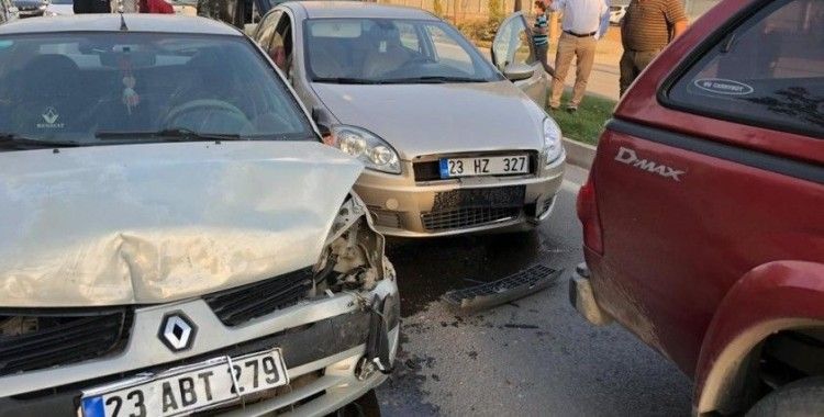 Elazığ'da zincirleme kaza, 5 araç birbirine girdi