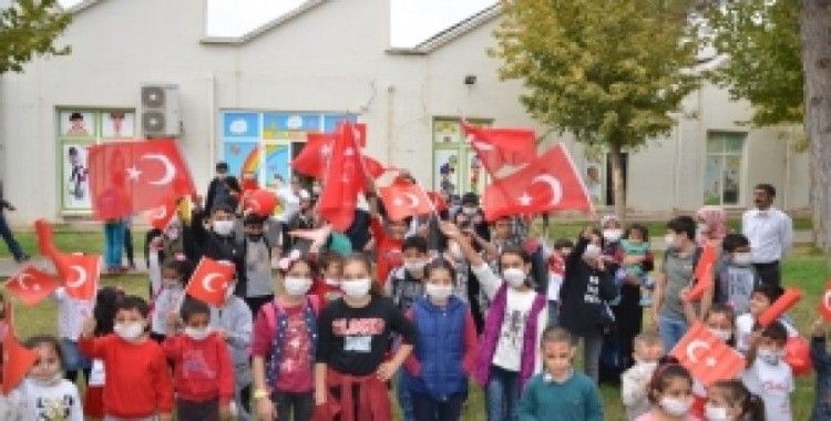 Minik kursiyerler Cumhuriyet Bayramı'nı kutladı