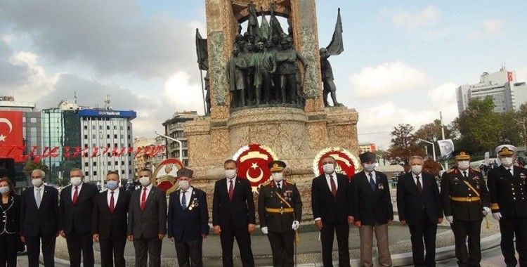 Taksim'de 29 Ekim Cumhuriyet Bayramı öncesi tören düzenlendi