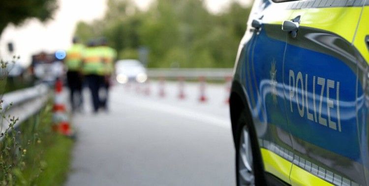 Almanya'da bir kişi aracı ile kalabalığa daldı: 1 ölü, 3 yaralı