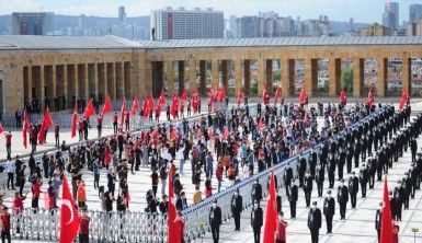 Cumhuriyet Bayramı törenleri Anıtkabir'de başladı