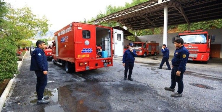 Antalya'dan İzmir'e arama kurtarma ekibi