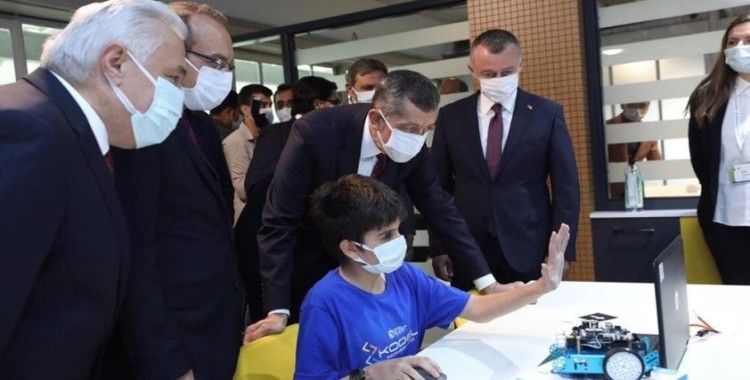 Milli Eğitim Bakanı Ziya Selçuk 97 kodlama atölyesini açtı