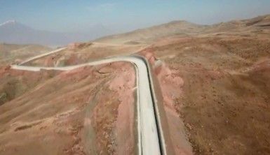 Türkiye-İran sınırına yapılan güvenlik duvarı havadan görüntülendi