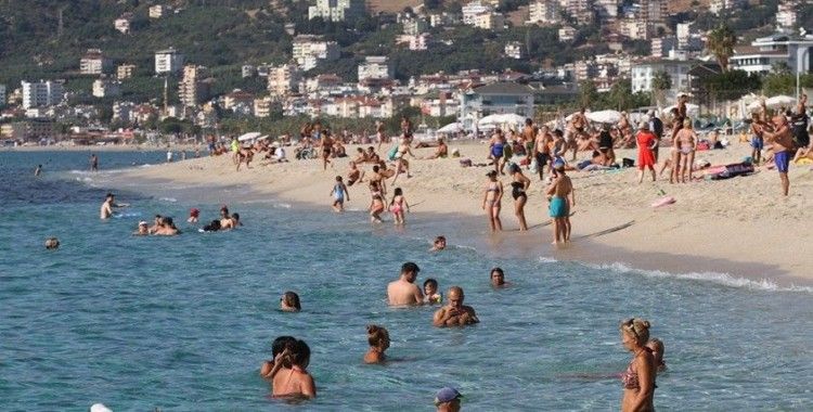 Antalya'da deniz keyfi devam ediyor