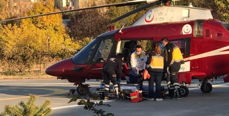 Kalp krizi geçiren yaşlı kadının imdadına ambulans helikopter yetişti