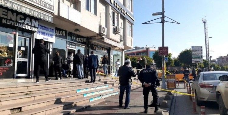 Sancaktepe’de silahlı kuyumcu soygunu: İş yeri sahibinin oğlu yaralandı