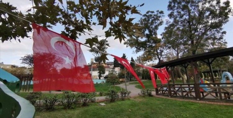 Küçükçekmece'deki parkta terör örgütü sembollerini andıran görseller kaldırıldı