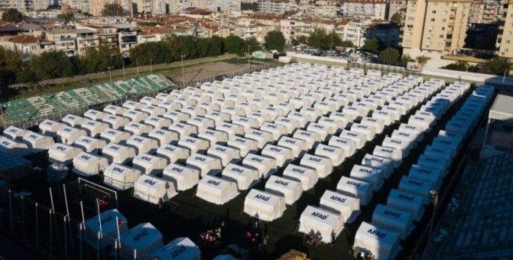 İzmir depreminde 7 dakikada kurulan deprem çadırını 5 dakikada kurdular