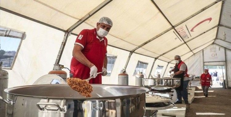 Türk Kızılay, İzmir'de 250 bin kişilik yemek dağıttı