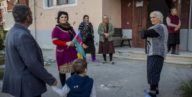 Terter'de sığınaklarda yaşayan halk evlerine dönmenin mutluluğunu yaşıyor