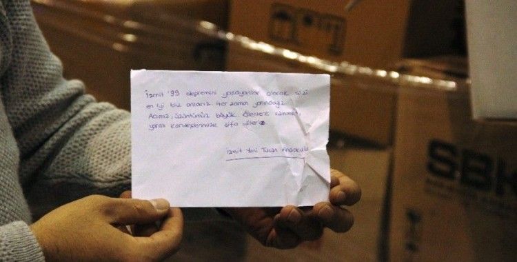 İzmir'e gönderilen yardım kolilerinden duygulandıran notlar çıkıyor
