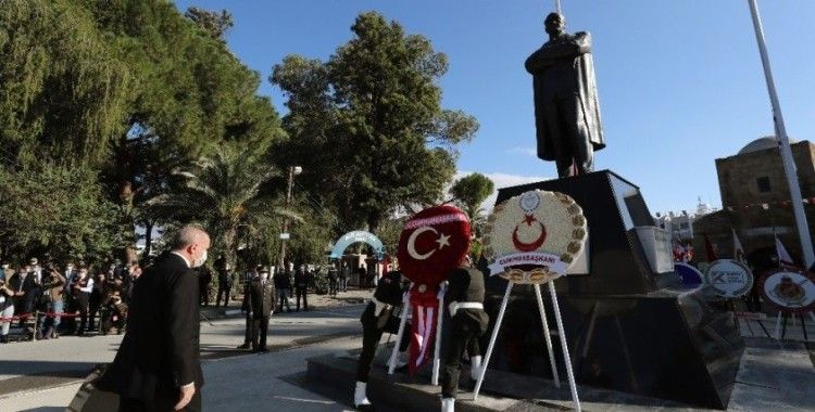 Cumhurbaşkanı Erdoğan KKTC'de Atatürk Anıtı'na çelenk bıraktı