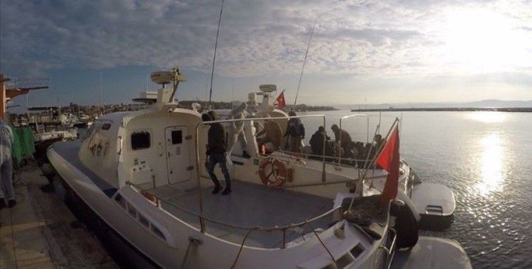 Balıkesir'de Türk kara sularına itilen 27 sığınmacı kurtarıldı
