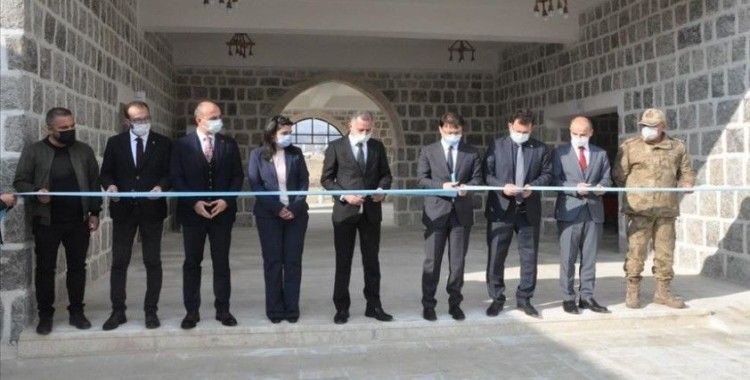 Teröristlerin yaktığı tarihi kasrın benzeri Şırnak Üniversitesi yerleşkesine yapıldı