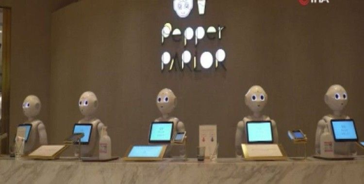Japonya'da robot garsonlar görev başında