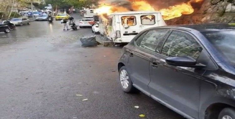 İstanbul'da korku dolu anlar: Minibüsler alev alev yandı