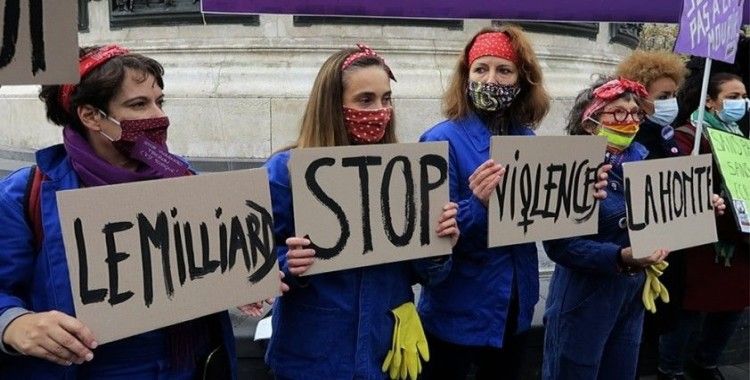 Paris'te kadınlardan aile içi şiddete karşı protesto