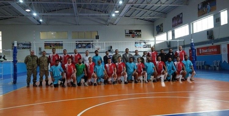 Resulaynlı sporcular ile Türk askeri dostluk maçı yaptı