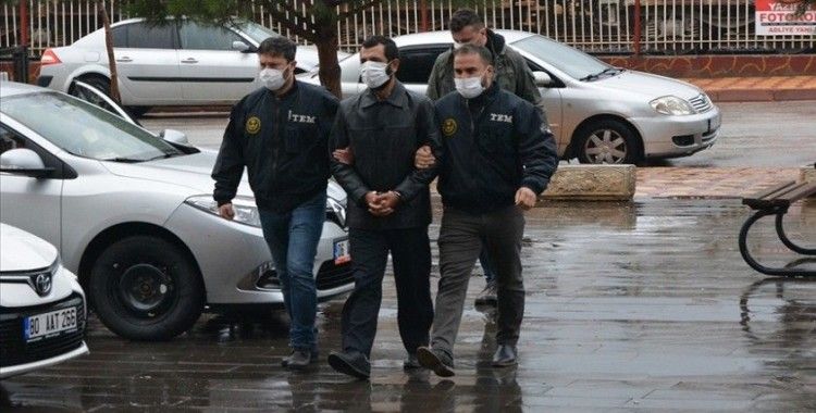 Kırmızı bültenle aranırken Gaziantep'te yakalanan FETÖ zanlısı adliyeye sevk edildi