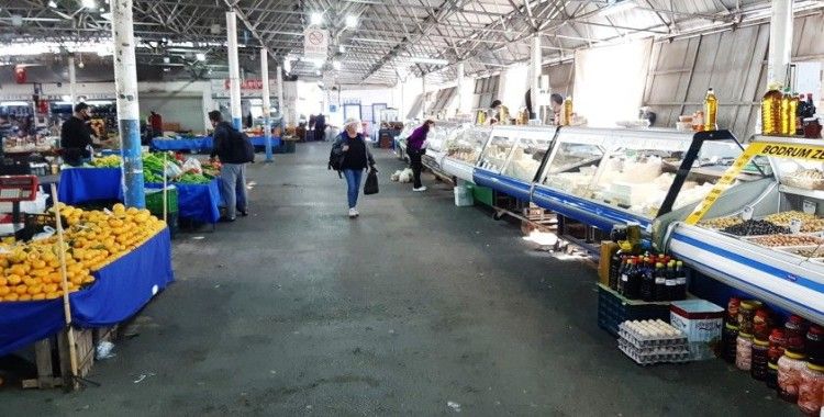 Bodrum'da koronavirüs pazarları boş bıraktı