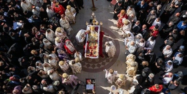 Sırp Ortodoks Kilisesi salgın tedbirlerine uymamanın bedelini ağır ödedi