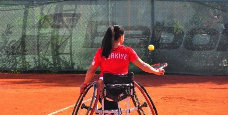 Aytemiz, Paralimpik Tenisçi Büşra Ün’e sponsor oldu