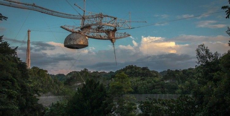 Porto Riko'daki Arecibo Gözlemevi çöktü