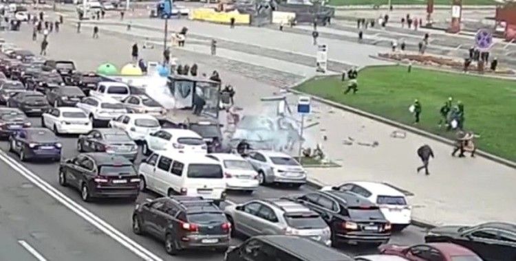 Almanya'da otomobilin yayaların arasına dalması sonucu 2 kişi öldü, çok sayıda kişi yaralandı