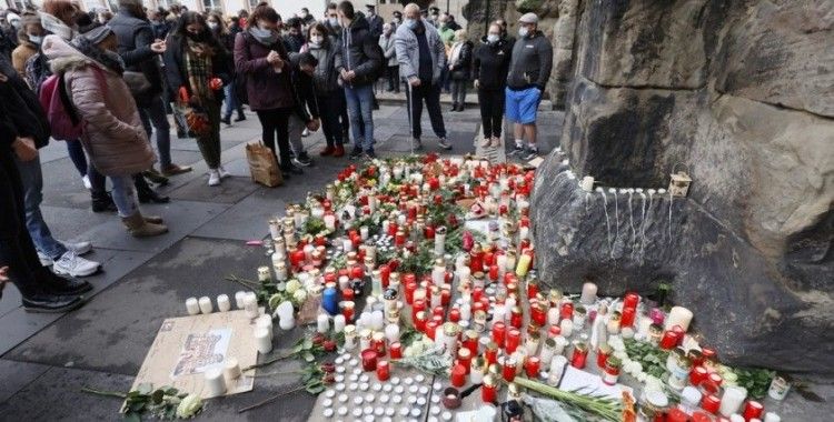 Almanya'daki araç saldırısında hayatını kaybedenler için anma töreni