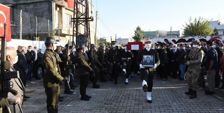 Zeytin Dalı bölgesinde şehit olan asker son yolculuğuna uğurlandı
