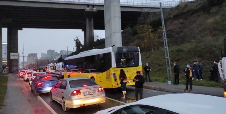 İstanbul’da hafriyat kamyonu İETT otobüsüne çarptı: 9 yaralı