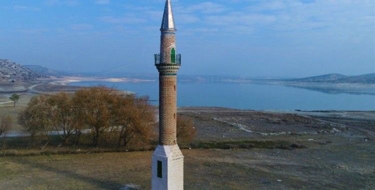  Porsuk Barajı’nda su seviyesi düştü, eski minare tamamen gün yüzüne çıktı