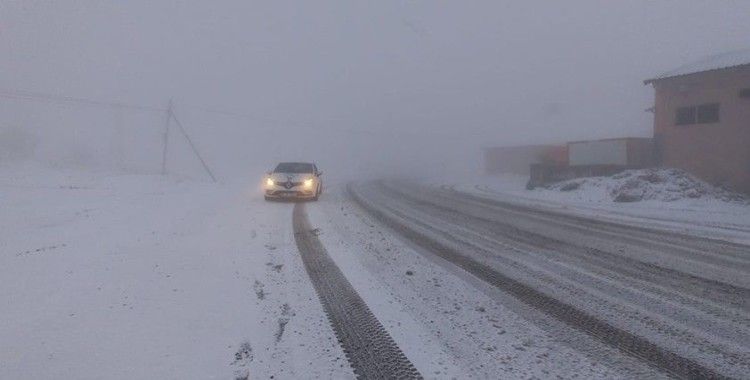 Tunceli’de kardan kapanan 52 köy yolu ulaşıma açıldı, 4’ünde çalışma sürüyor
