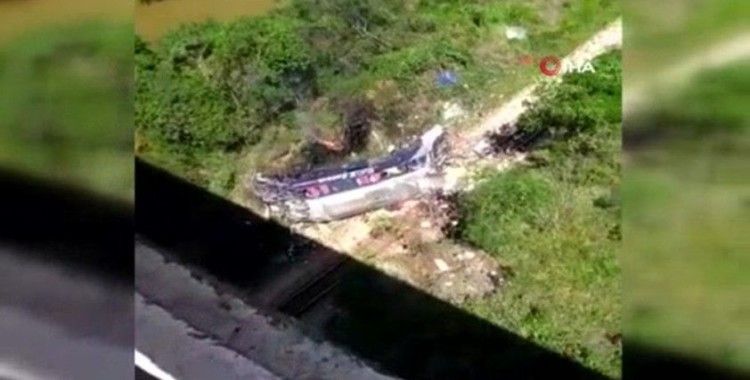Brezilya'da otobüs viyadükten düştü: 10 ölü, 20 yaralı