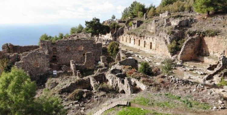Alanya’daki gün yüzüne çıkarılan Syedra Antik Kenti ziyaretçi akınına uğruyor