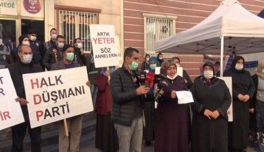 HDP önündeki anne, evladının ölüm haberi iddiasına tepki gösterdi